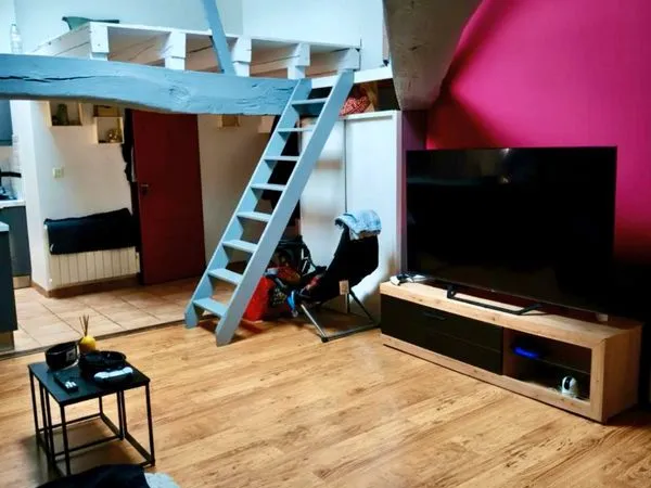 Studio duplex avec mezzanine - 40 m² Carrez (env. 50 m² au sol) - Hyper-centre Bourgoin-Jallieu 