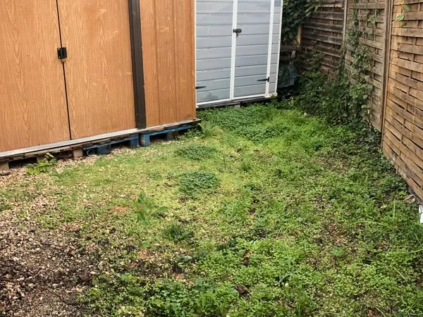 Petit terrain pour uniquement du stockage 