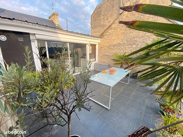 Studio 5 pièces 163 m² 