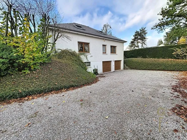 Maison 7 pièces 242 m² 