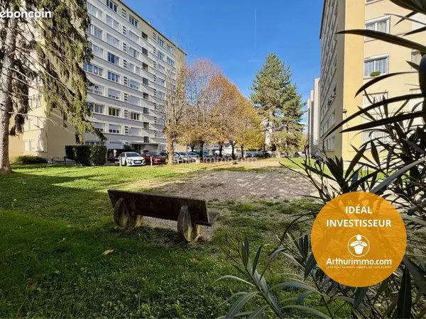 Studio 4 pièces 68 m² 
