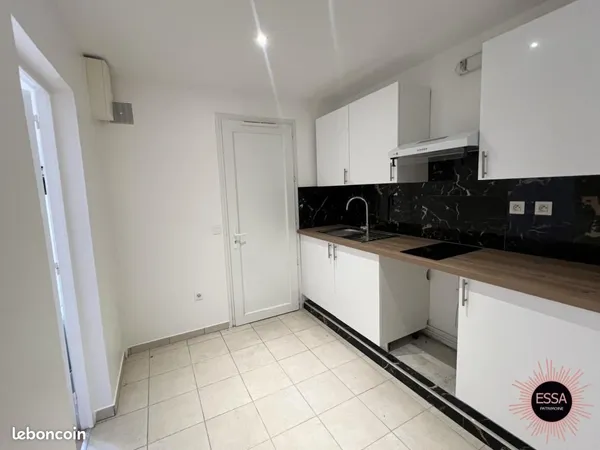 Studio 1 pièce 25 m² 
