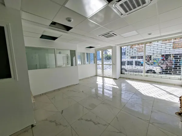 Local commercial 300 m² 
