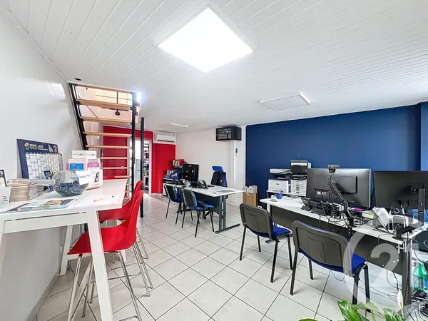Local professionnel 2 pièces 57 m² 