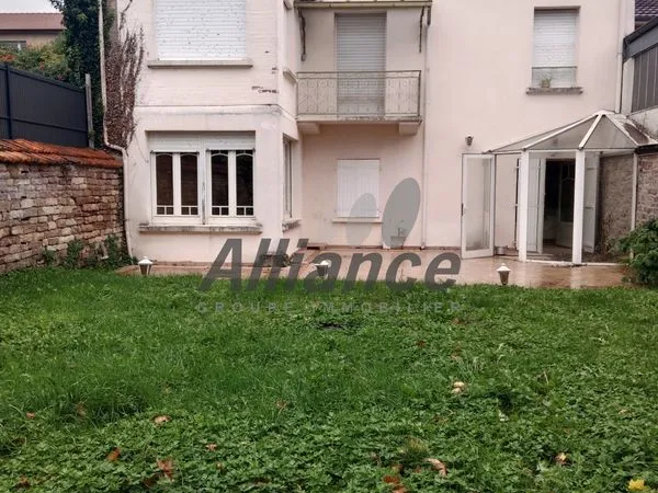 Maison 9 pièces 330 m² 