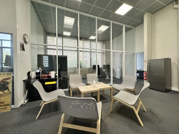 Bureaux - A LOUER - 120 m² non divisibles 