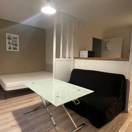Studio meublé et équipé 