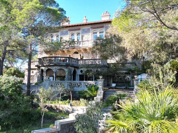 Villa 20 pièces 439 m² 