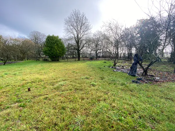 Terrain constructible à Gael 1076 m2 