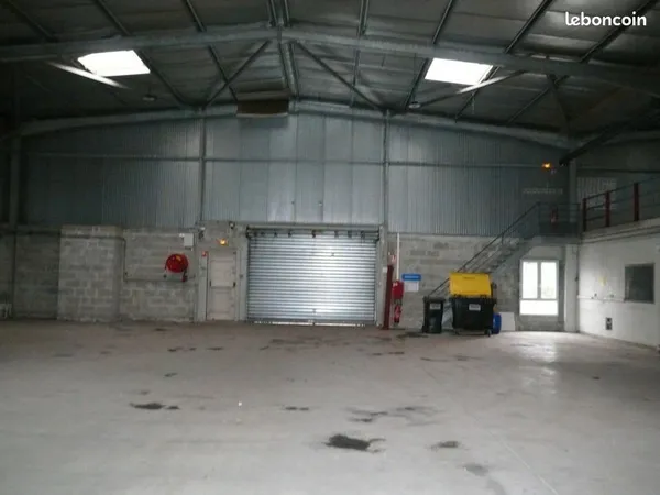 Local commercial 1 440 m² 