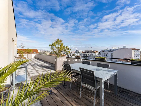 ATTIQUE EN DUPLEX AVEC TERRASSE 