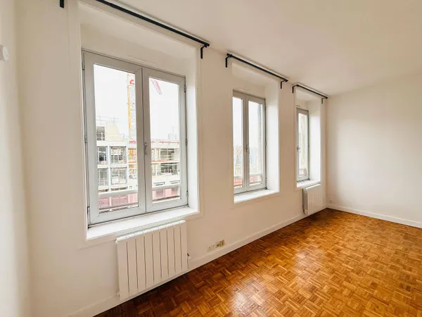 A LOUER - T2 43m² DERNIER ETAGE - HYPER CENTRE LILLE 