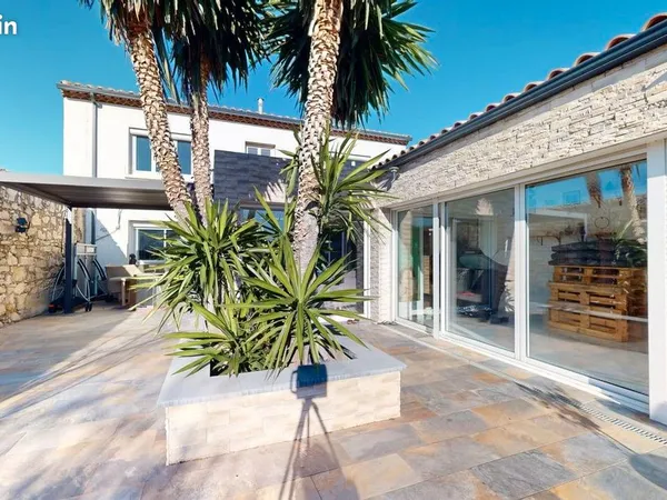 Propriété 8 pièces 214 m² 
