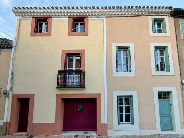 Une perle rare - Maison de ville rénovée avec grand jardin et piscine dans le quartier médiéval 
