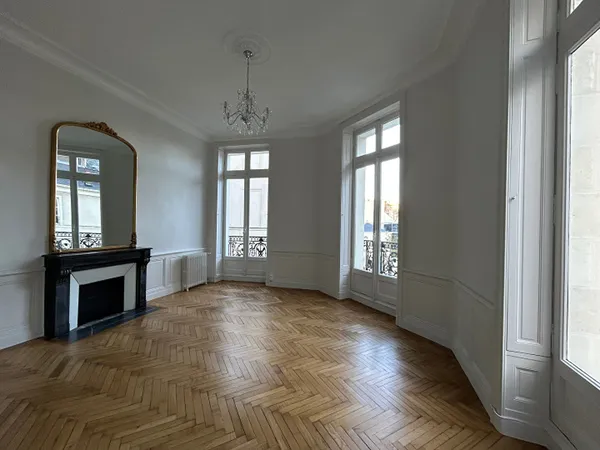 Bureau Location Nantes  147m² 3029€