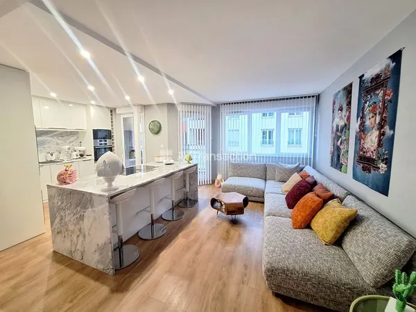 MAGNIFIQUE T2 RENOVE-52m²- Meublé-BALCON-GARAGE INCLUS 