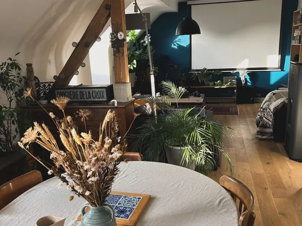 Duplex lumineux & atypique - 80 m² habitables / 130 m² au sol - Dernier étage - Quartier des 