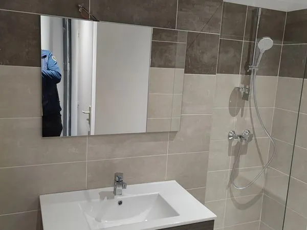 Appartement F2, refait a neuf, lumineux 