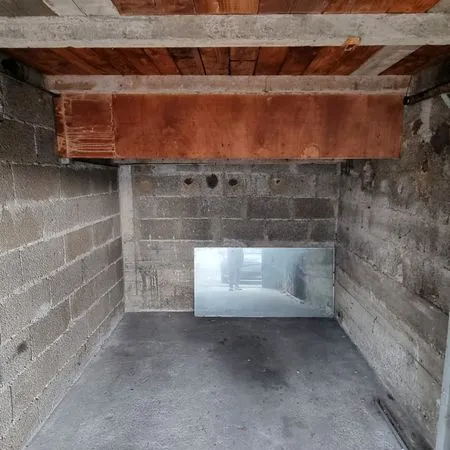 Garage en surface avec grande mezzanine proche Centre 