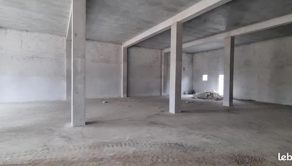 Local commercial 600 m² 