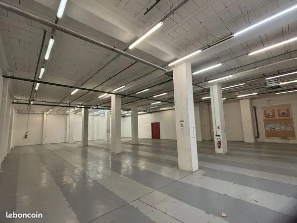 Entrepôt 750 m² BAGNOLET 