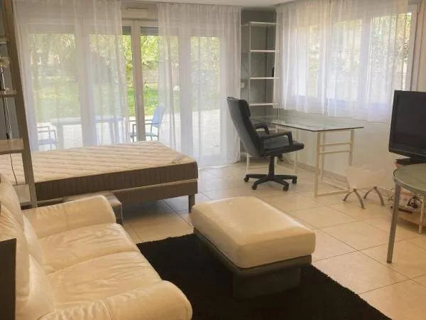 Studio 1 pièce 37 m² 