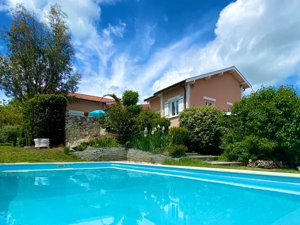 SUPERBE VILLA A 8 MN DE BRIGNAIS 