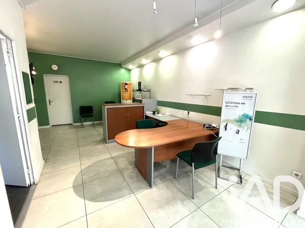 Local 1 pièce 66 m² 