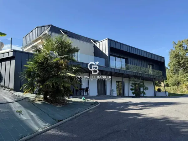Maison 5 pièces 323 m² 