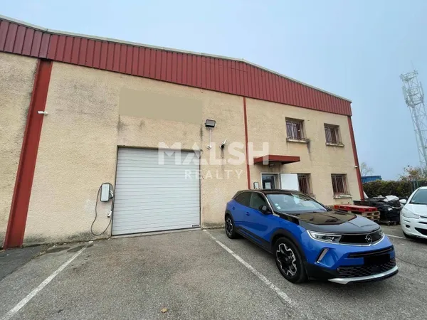 Local d'activité 305 m² 