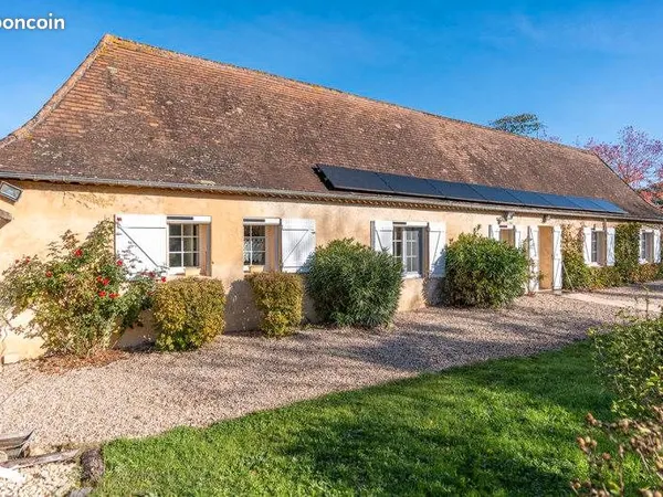 Longère 11 pièces 263 m² 