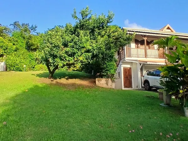 Maison 7 pièces 260 m² 