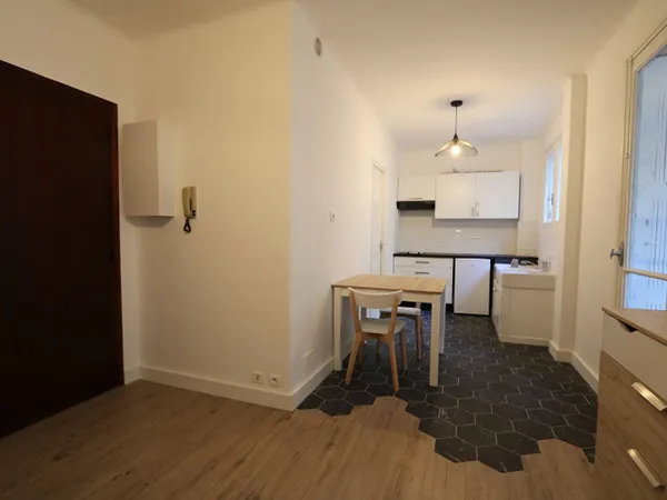 Studio 1 pièce 30 m² 