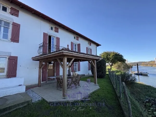 Maison de charme au bord de l'Adour avec dépendances 