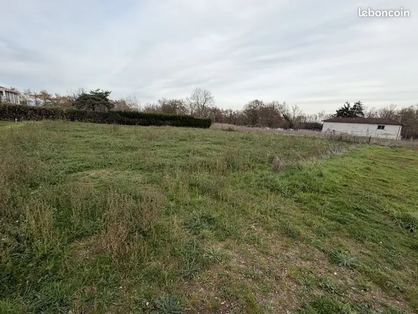 Terrain 892 m² Poncins 
