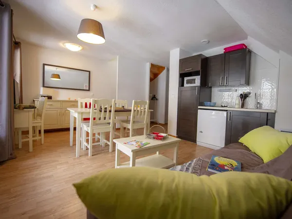 TYPE 2 AVEC BALCON ET PARKING SUPER BESSE 