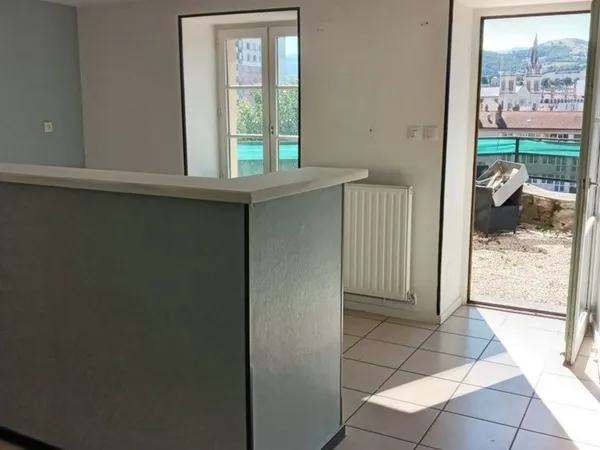 MAISON DE VILLE ? DUPLEX ENSOLEILLE - SAINT CHAMOND 