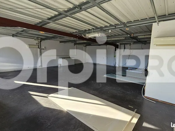 Bureau 110 m² 