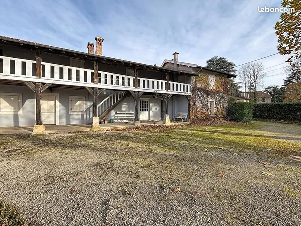Propriété 6 pièces 245 m² 