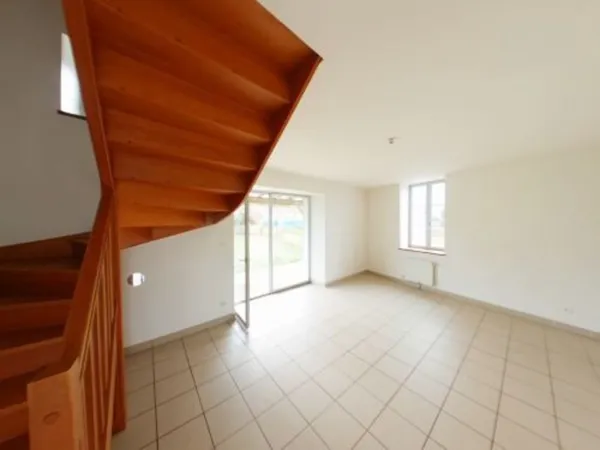Votre agence France Loire de Saint-Amand-Montrond vous propose cette MAISON à la location sur la 