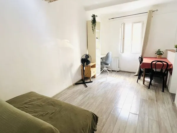 Studio 1 pièce 21 m² 