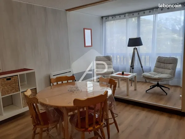 Studio 1 pièce 33 m² 