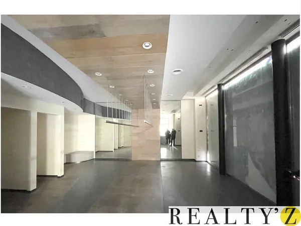 Boutique 2 pièces 151 m² 