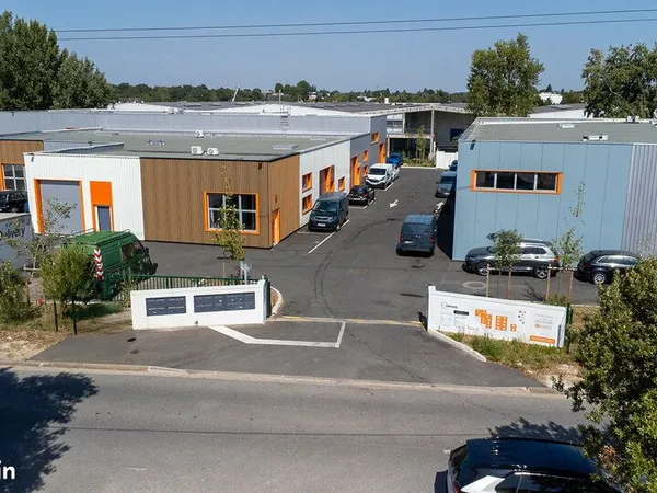 Local d'activité 258 m² 