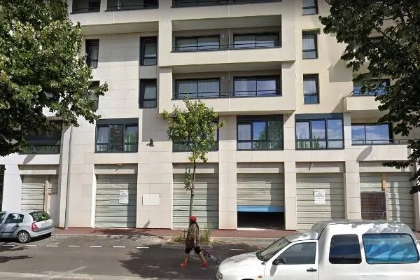 Boutique 4 pièces 1800 m² 