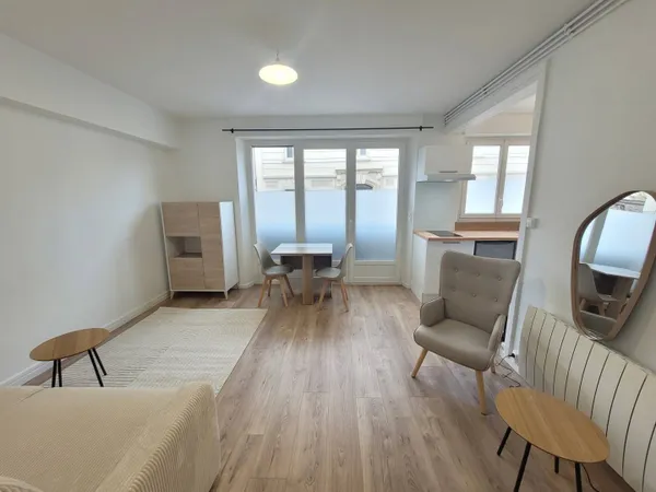 Studio 1 pièce 24 m² 