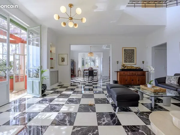 Villa 9 pièces 271 m² 