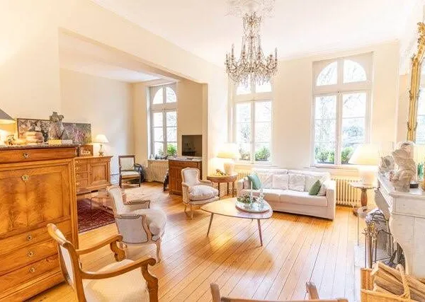 Maison 8 pièces 313 m² 