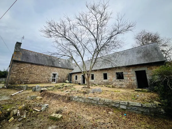 Longère avec trois dépendances 