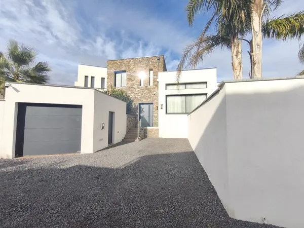 Villa 5 pièces 218 m² 